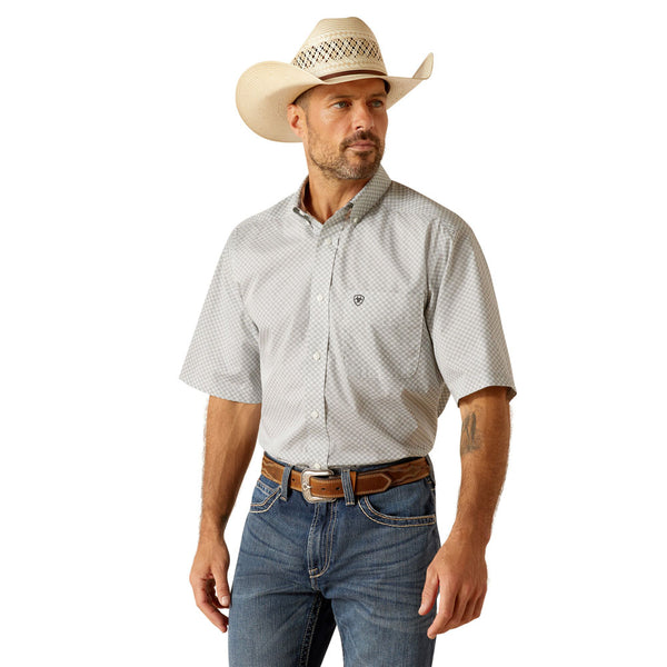 10051471 Ariat Men's Wrinkle Free Bear Classic Fit Buttondown Short Sleeve Shirt - White