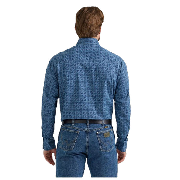 112352747 Wrangler Men's George Strait Two Pocket Long Sleeve Troubadour Snap Shirt - Blue Star Print