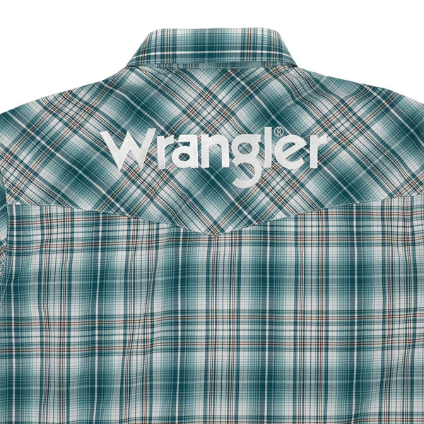 112359469 Wrangler Men's Logo Long Sleeve Classic Fit Button Shirt - Green